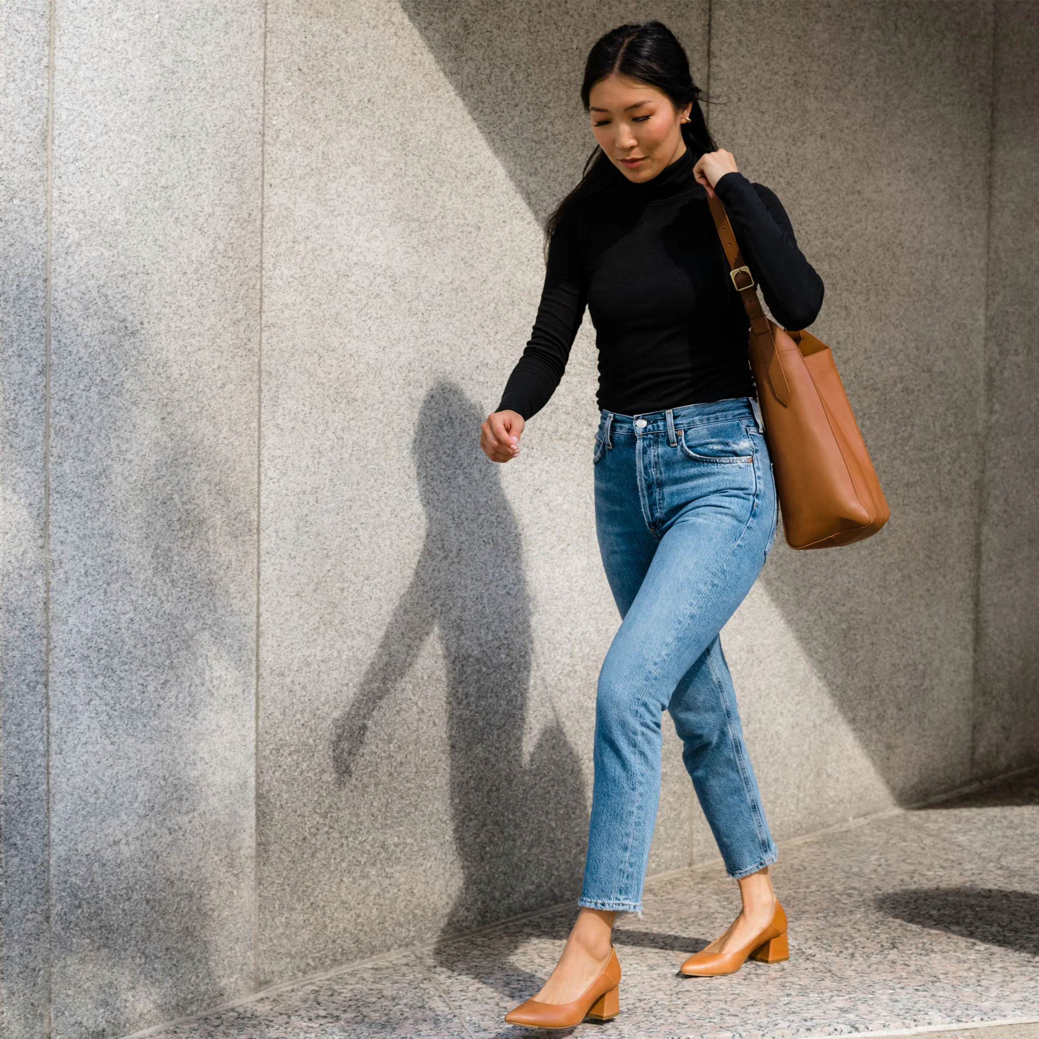 Cecilia Go-To Shoulder Bag Caramel - Image 8